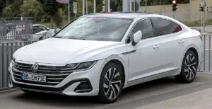 Volkswagen Arteon iz 2020. s fastback karoserijom